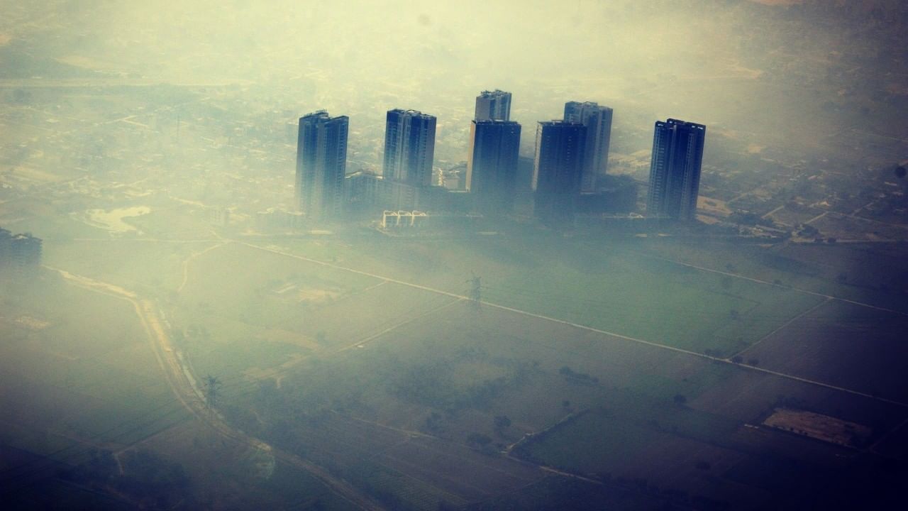 AQI in Delhi: নিষেধাজ্ঞাকে বুড়ো আঙুল দেখিয়ে দেদার 'বাজি উৎসব', ধোঁয়ায় ঢাকা রাজধানীতে এখন নিঃশ্বাস নেওয়াই দায়