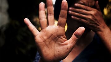 Kerala Domestic Violence: স্বামীর অনিচ্ছা সত্ত্বেও ঋণ শোধ করতে চাকরি করেন স্ত্রী, মহিলার পরিণতি দেখল সোশ্যাল মিডিয়া