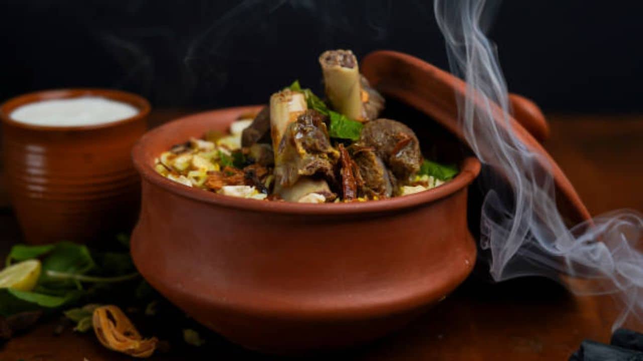 Durga Puja 2022: নবমীর ভূরিভোজ মাটন ছাড়া অসম্পূর্ণ, বাঙালি স্টাইলে বানিয়ে নিন কষা মাংস