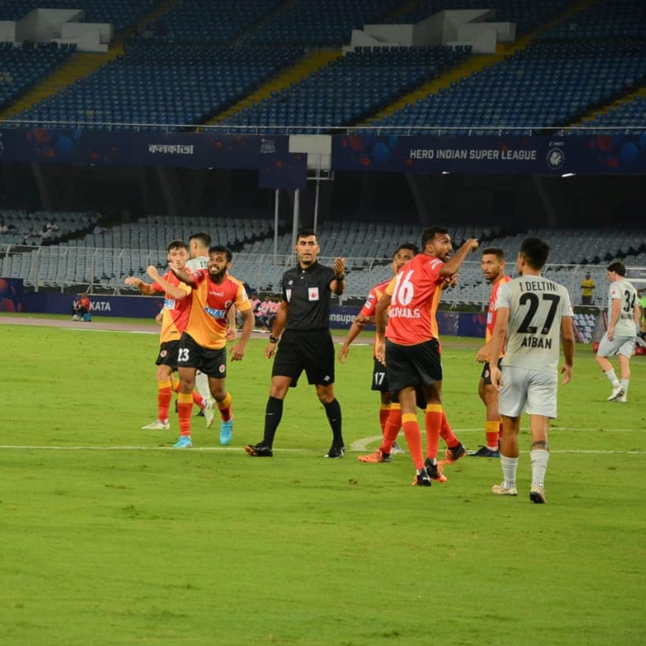 এফসি গোয়ার শেষ মুহূর্তের গোলে হার ইস্টবেঙ্গলের। বুধবার যুবভারতীতে ২-১ গোলে হারল লাল হলুদ। (ছবি: রাহুল সাধুখাঁ)