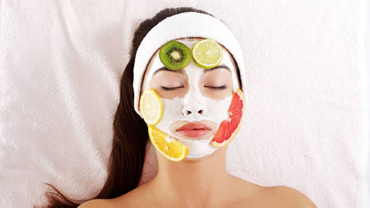 Fruits for Skin: দূষণের কারণে মুখ ম্লান দেখাচ্ছে? এই ৩ ফল খাওয়ার পাশাপাশি ত্বকেও লাগিয়ে নিন