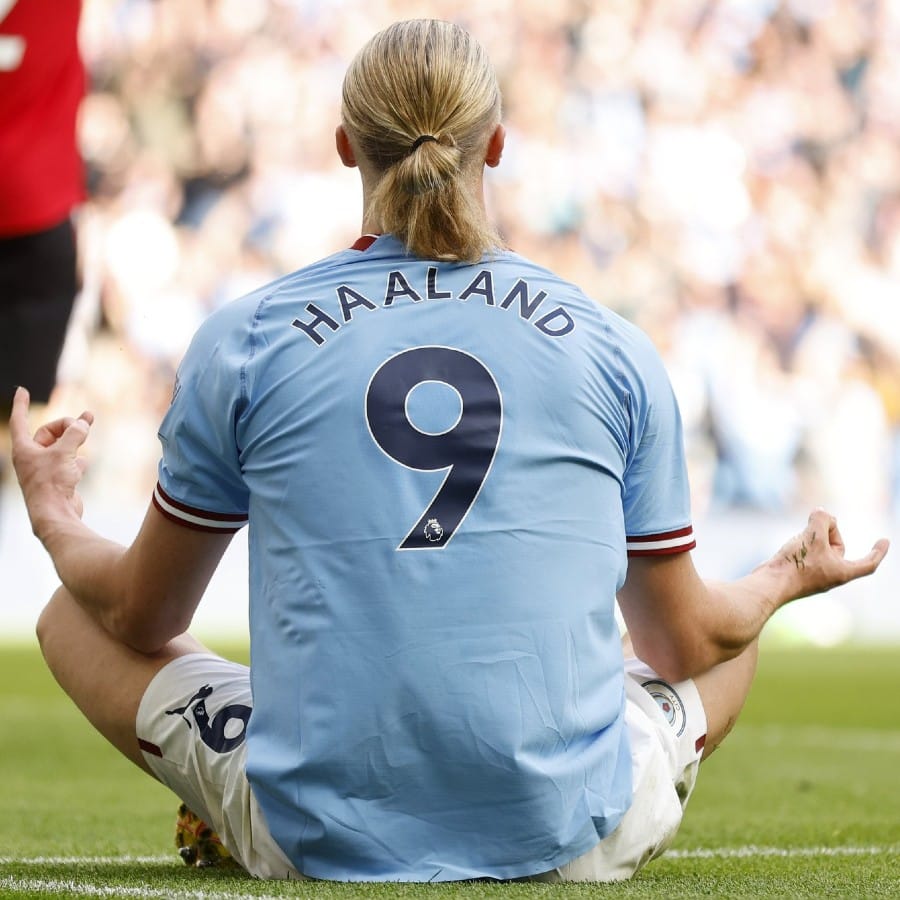 গুয়ার্দিওলা বলেন, "ও গোল করার জন্যই ফুটবলার হয়েছে। নরওয়ে, অষ্ট্রিয়া, জার্মানিতে ও যা করত, এখানেও তাই করছে। দারুণ স্ট্রাইকার।"