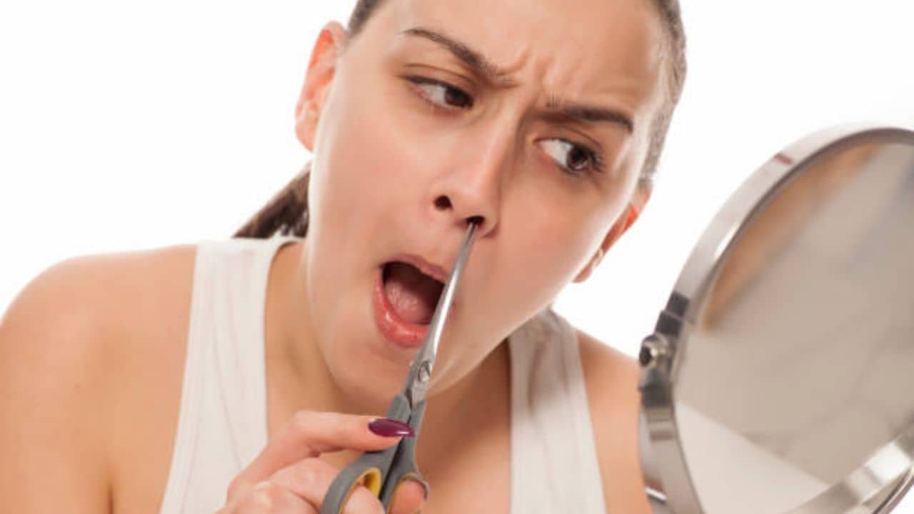 Nasal Hair: নাকের ভিতরের লোম কাঁচি দিয়ে ছাঁটেন? বাড়ছে সংক্রমণ থেকে মৃত্যুর ঝুঁকি