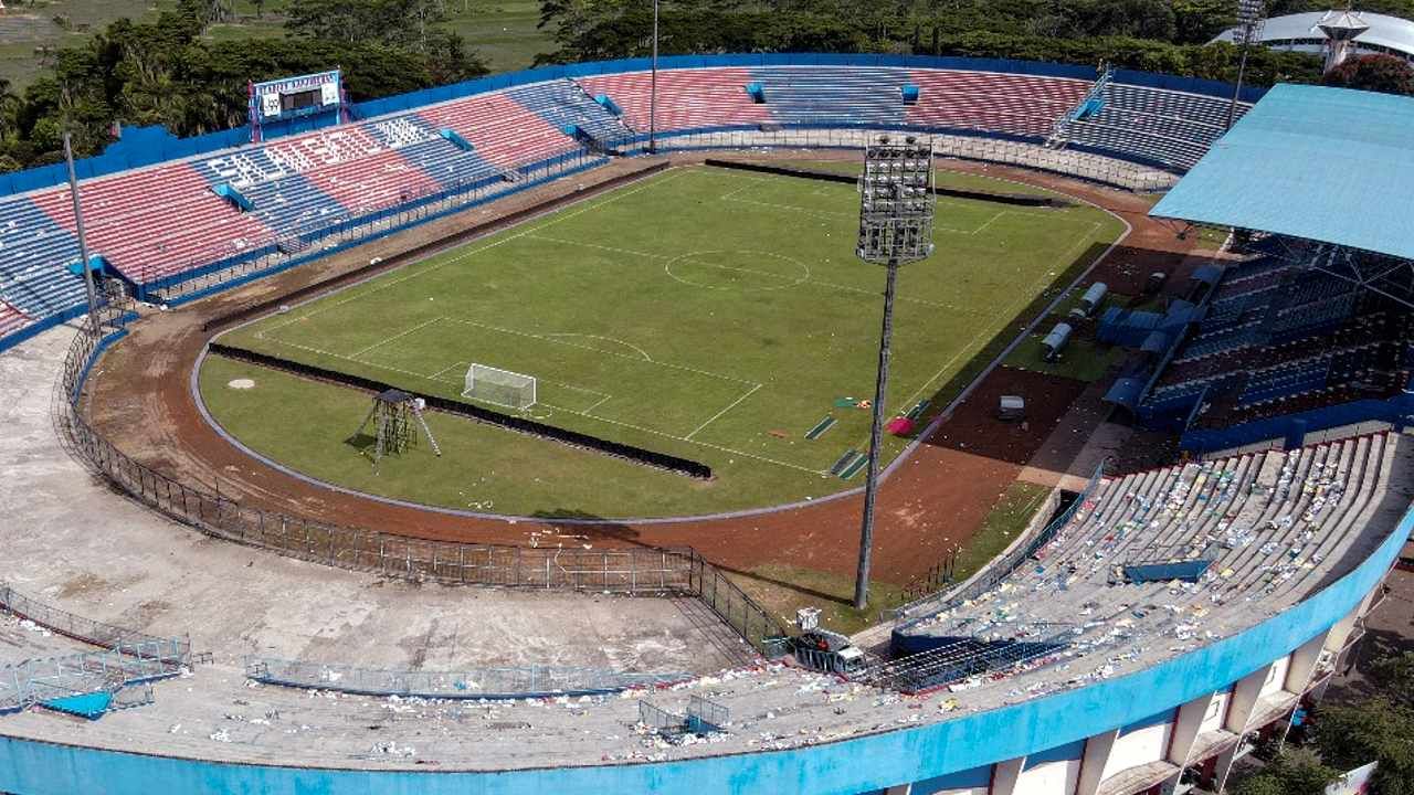 Indonesia Football Stadium: ১৩৩ জনের মৃত্যু, ভেঙে ফেলা হচ্ছে ইন্দোনেশিয়ার অভিশপ্ত স্টেডিয়াম