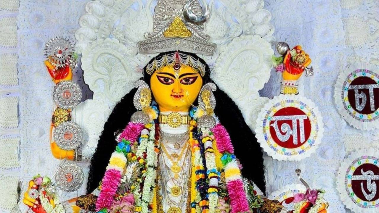 Jagadhatri Puja 2022: ৩০০ বছর ধরে  একই নিয়মে পুজো হয়ে আসছে চন্দননগরের এই পুজো! রইল কিছু অজানা তথ্য