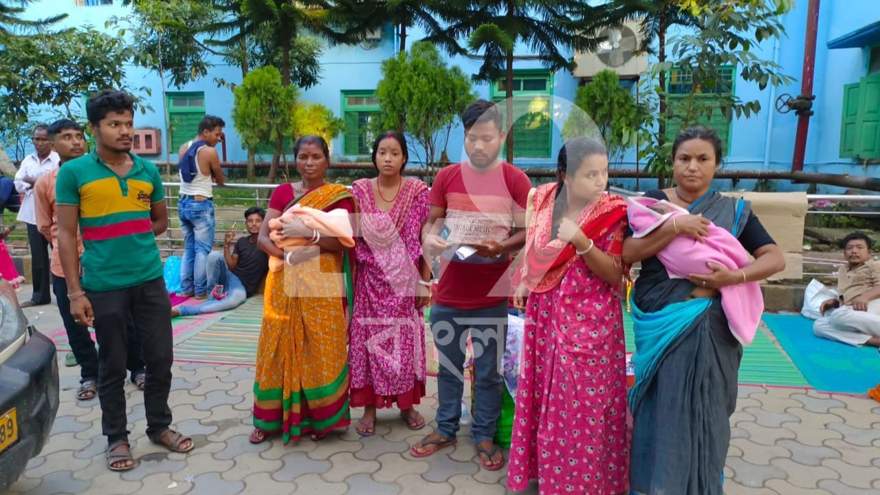 Jalpaiguri: লাইনে দাঁড়িয়েও মিলছে না অ্যাম্বুলেন্স, ক্ষোভ উগরে দিলেন এলাকাবাসী