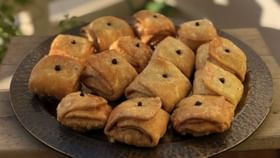 Lavang Latika Recipe: মিষ্টির দোকানে লাইন দিতে ভাল লাগে না? ভাইয়ের জন্য লবঙ্গ লতিকা বানিয়ে নিন বাড়িতেই Lavang Latika Recipe: মিষ্টির দোকানে লাইন দিতে ভাল লাগে না? ভাইয়ের জন্য লবঙ্গ লতিকা বানিয়ে নিন বাড়িতেই