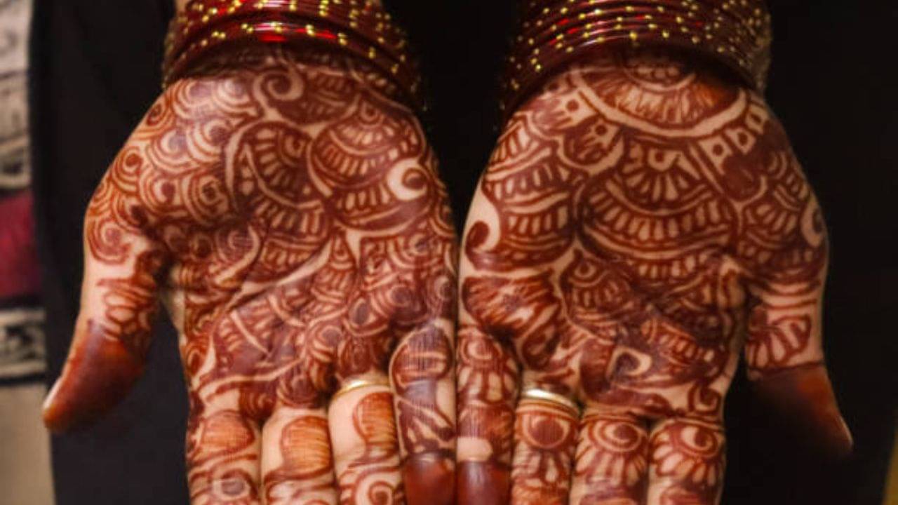 Mehendi: ৫ মিনিটেই হাত রাঙান মেহেন্দিতে, কীভাবে? রইল দারুণ টোটকা