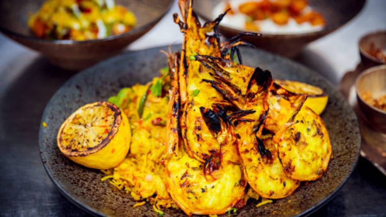 Prawn Biryani: চিকেন বা মটন নয়, গলদা চিংড়ির তৈরি এই বিরিয়ানি! একবার চাখলে বারবার মন চাইবে...
