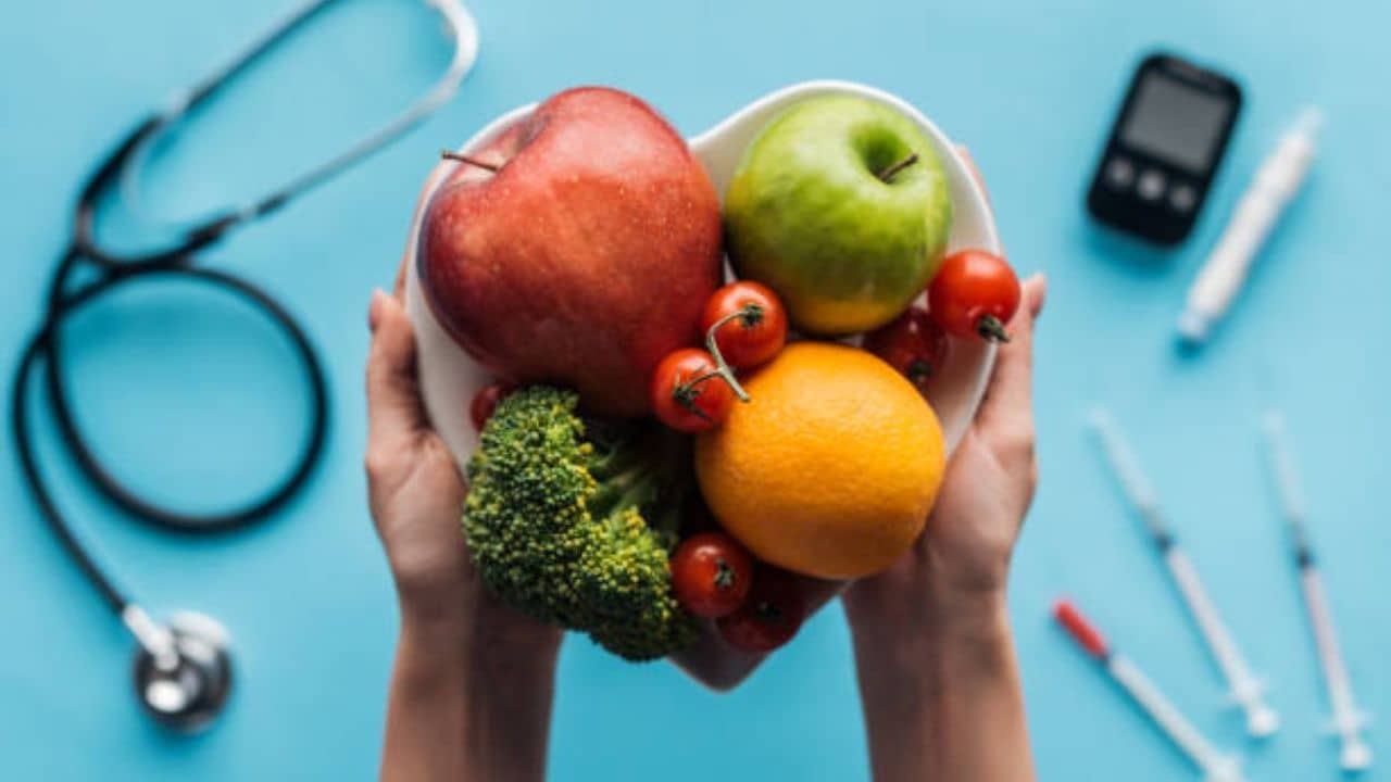 Fruits For Healthy Heart: এই পুজোয় সুস্থ থাকতে এবং হৃদরোগ থেকে দূরে থাকতে ভরসা রাখুন চেনা ৫ ফলেই ...