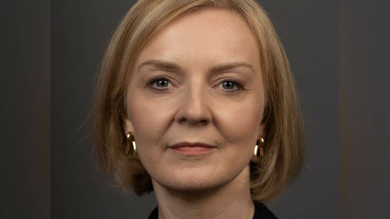 Liz Truss: ভুল নির্বাচনী প্রতিশ্রুতি নাকি দলের অত্য়াধিক প্রত্যাশা? কোন ভুলে মাত্র ৪৫ দিনেই প্রধানমন্ত্রীর গদি খোয়ালেন লিজ?
