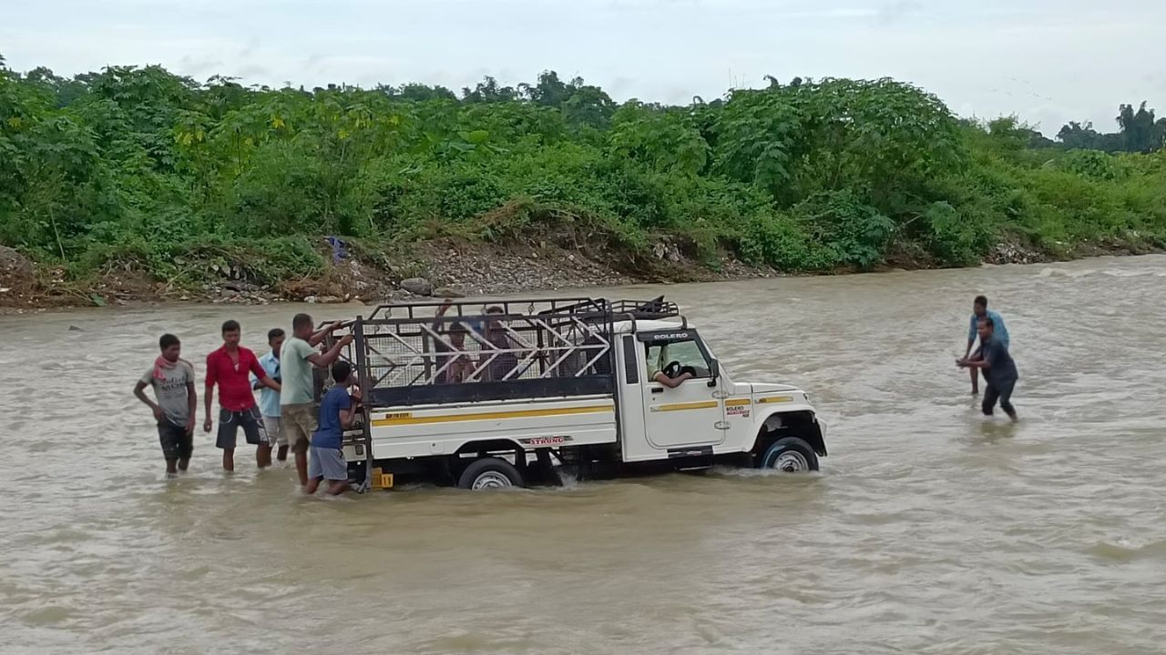 Flash Flood: হড়পা বানে মৃত ৮, মালবাজারের ঘটনায় রিপোর্ট তলব নবান্নর