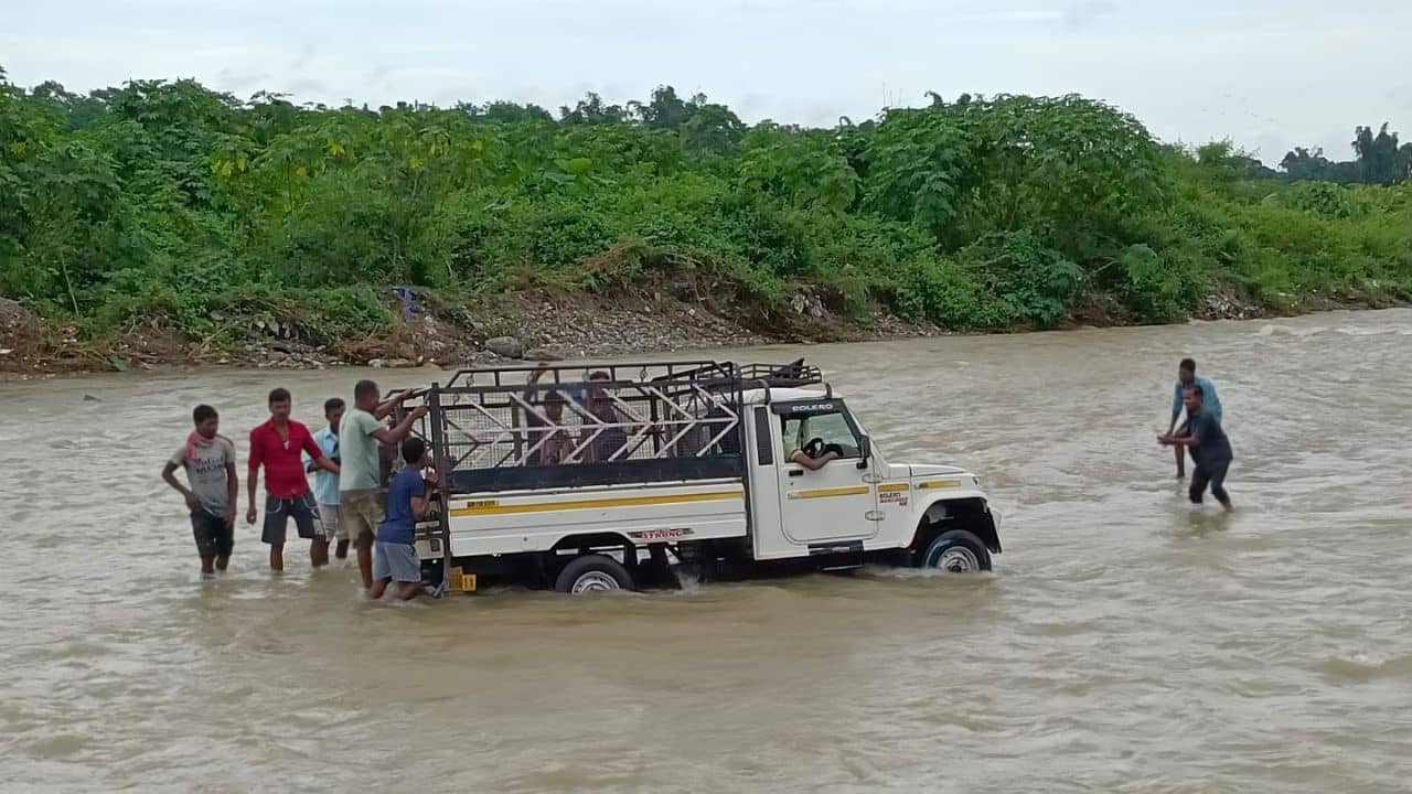 Mal Bazar Flash Flood: মাল নদীর গতিপথ আটকানো হয়নি, প্রয়োজনে কমিটি গঠন করার কথা বললেন জেলাশাসক