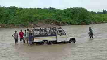 Flash Flood: হড়পা বানে মৃত ৮, জলপাইগুড়িতে বাতিল দুর্গাপুজোর কার্নিভাল
