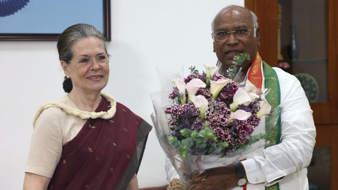 Mallikarjun Kharge: দীর্ঘ দুই দশক পর সভাপতির গদিতে বসলেন 'গান্ধী ঘনিষ্ঠ' অ-গান্ধী নেতা খাড়্গে