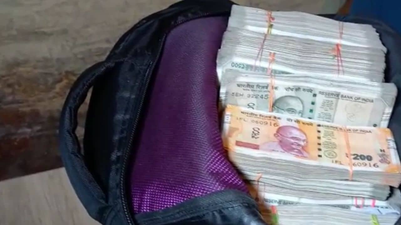 Naihati Money Recover: বয়ান বদল বারংবার, যুবকের কাছ থেকে ৬০ লক্ষের হদিশ পেতে মরিয়া IT