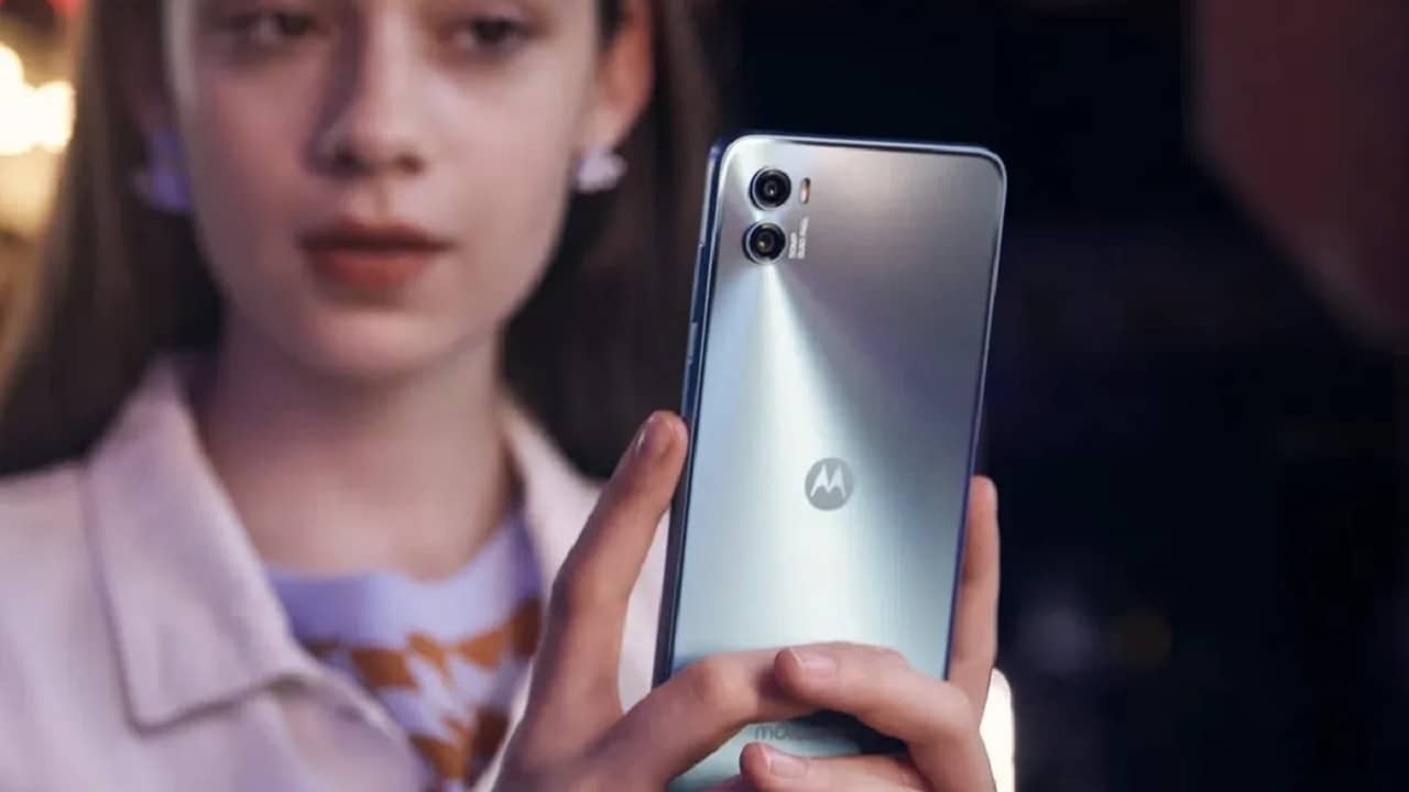 Moto E22s ভারতে আসছে 17 অক্টোবর, 10,000 টাকার কম দামি ফোনের ফিচার কেমন?