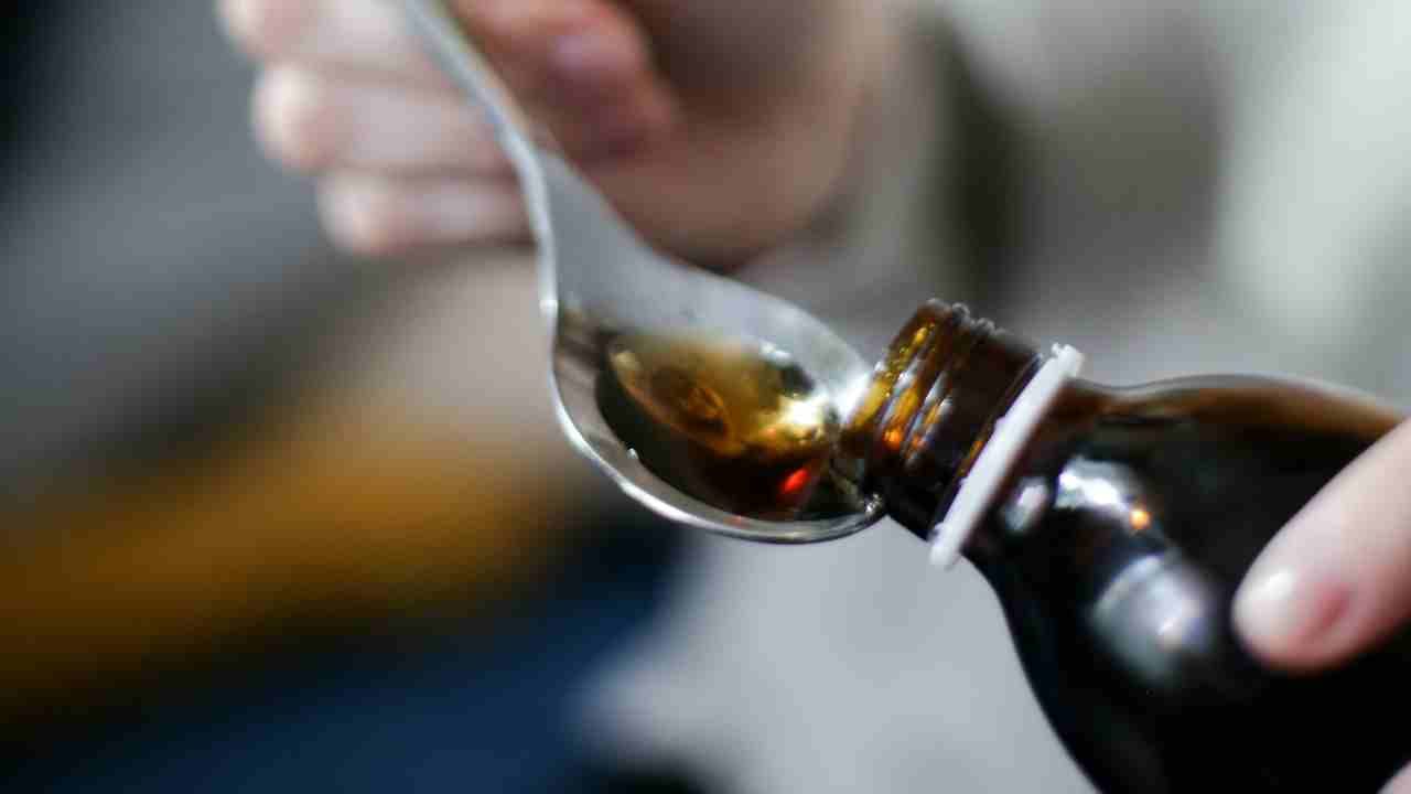 Cough syrup: প্রশ্নবিদ্ধ কাশির সিরাপগুলি ভারতে বিক্রির অনুমতি নেই: কেন্দ্রীয় সরকার Cough syrup: প্রশ্নবিদ্ধ কাশির সিরাপগুলি ভারতে বিক্রির অনুমতি নেই: কেন্দ্রীয় সরকার