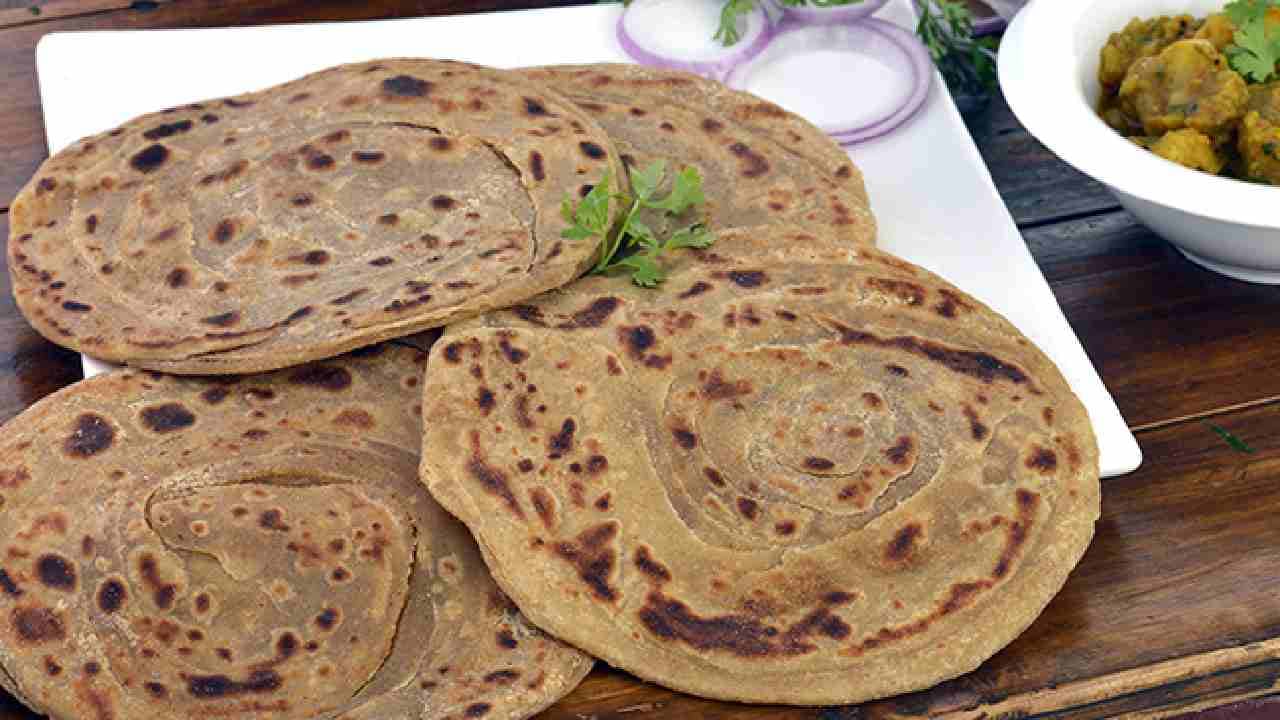 GST on Parathas: সাধারণ রুটি-চাপাটি আর পরোটা এক নয়, দিতে হবে ১৮ শতাংশ জিএসটি
