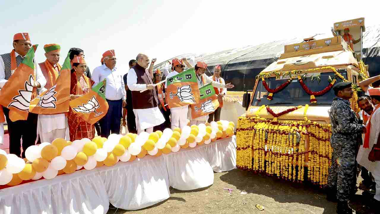 Gujarat Election: গুজরাটে বিজেপির মাইক্রো ম্যানেজমেন্ট,  আরও ১২ প্রার্থী ঘোষণা করল আপ