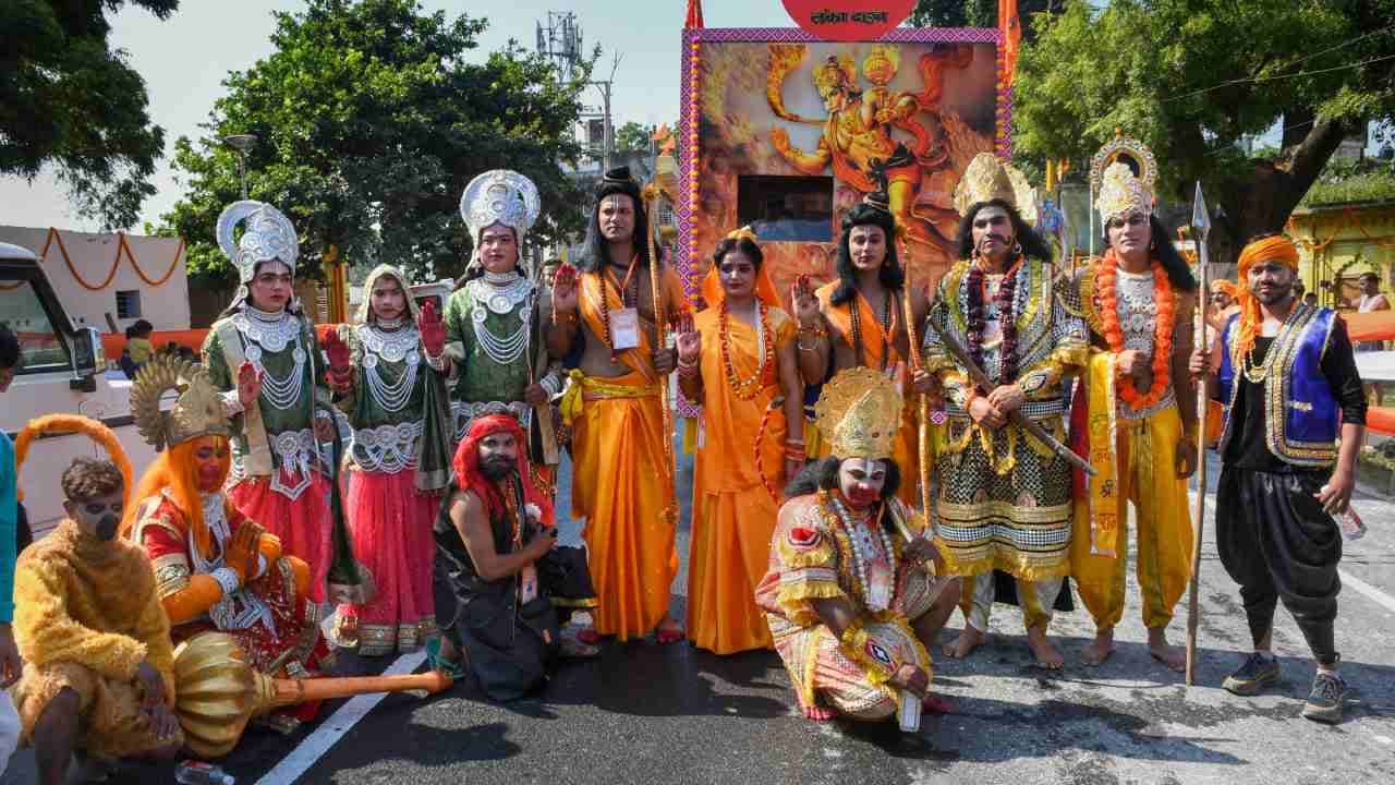PM Modi: ভগবান রামের রাজ্যাভিষেক করলেন প্রধানমন্ত্রী মোদী, সরযুর তিরে জ্বলে উঠল ১৫ লক্ষেরও বেশি প্রদীপ