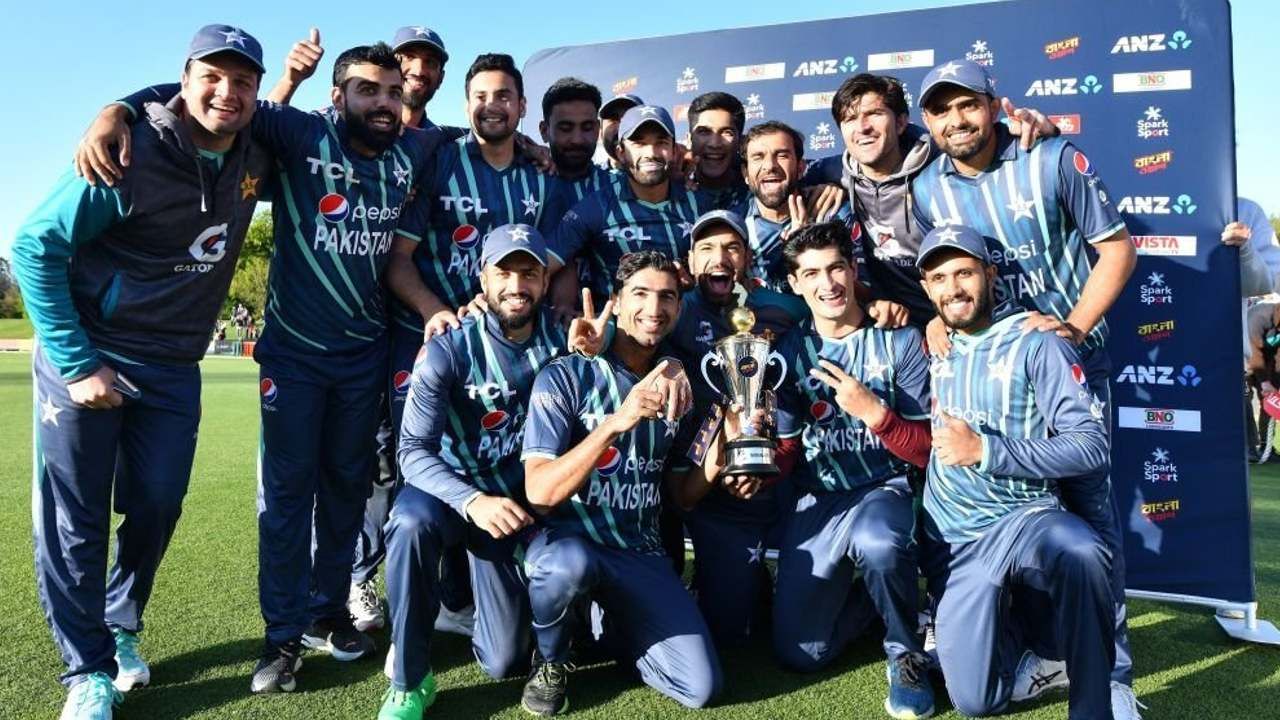 Pakistan Cricket: বিশ্বকাপের আগে ত্রিদেশীয় সিরিজে চ্যাম্পিয়ন পাকিস্তান, চাপে রোহিতরা?