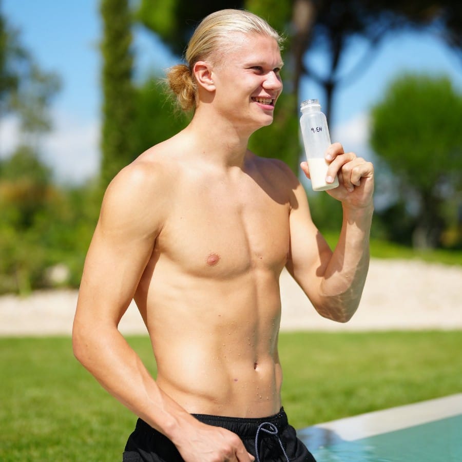 এই পিটিশন থেকে হালান্ডের ফুটবল থেকে নিষিদ্ধ হওয়ার আশা নেই। তবে বিপক্ষ দলগুলির সমর্থকদের মধ্যে ম্যান সিটির স্ট্রাইকারকে নিয়ে যে আতঙ্ক তা স্পষ্ট হয়ে গিয়েছে। সিটি কোচ পেপ ওয়ার্দিওয়ালা তাঁর দলের ২১ বছর বয়সী স্ট্রাইকারকে নিয়ে উচ্ছ্বসিত।