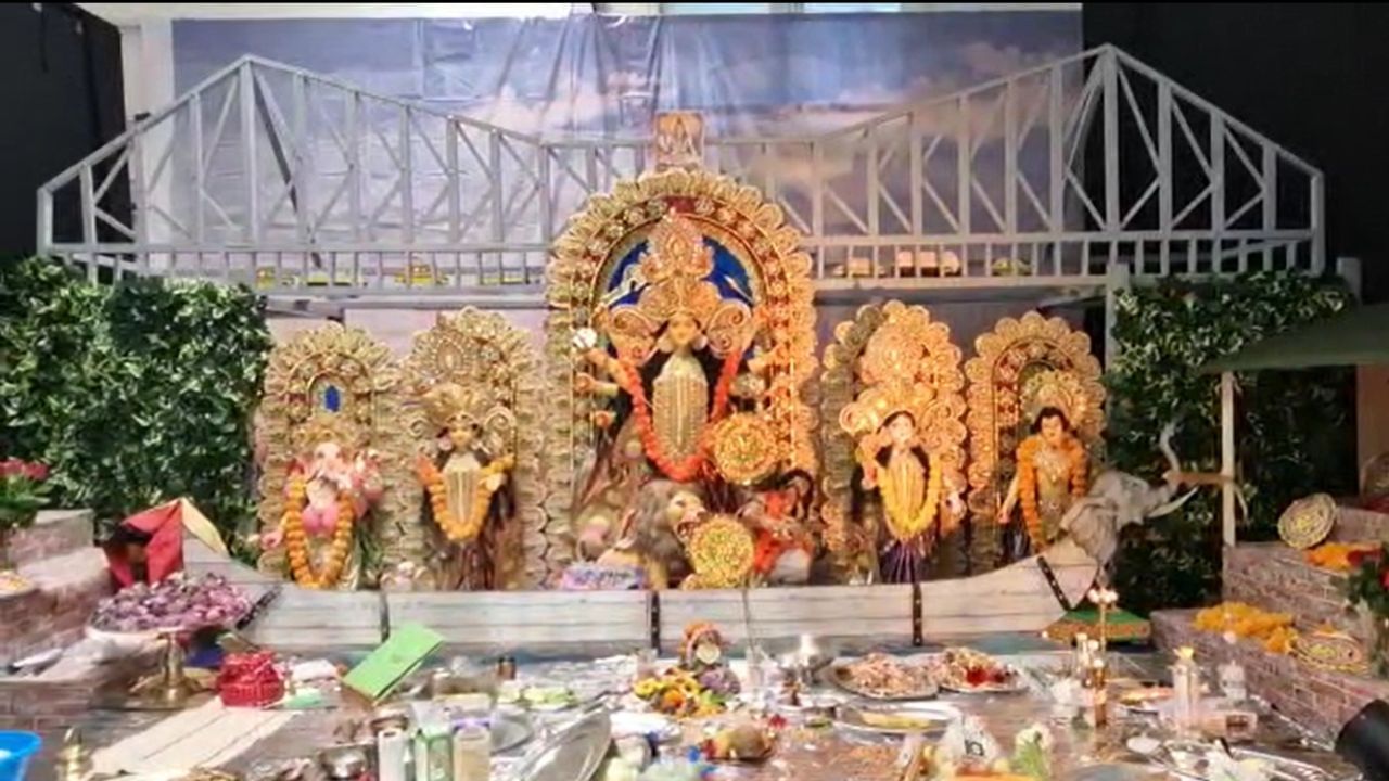 Durga Puja 2022: বাংলা থেকে দূরে, তবু বাঙালিয়ানায় ভরপুর আমস্টারডামের আনন্দধারার পুজো