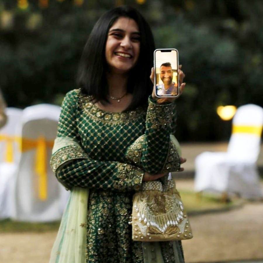 তাই পূজাকে শুধু ক্রিকেটারের স্ত্রী-র তালিকায় ফেলে দিলে চলবে না। ম্যানেজমেন্ট নিয়ে পড়াশোনা করেছেন। রাজস্থানের মাউন্ট আবুর এক স্কুল থেকে পড়াশোনা তাঁর। এমবিএ করে মুম্বইয়ের এক মাল্টি ন্যাশনাল কোম্পানিকে এইচআর হেড হিসেবে কাজ করেছেন।(ছবি:টুইটার)