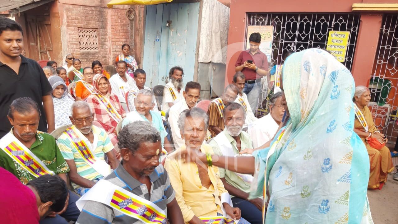 Bhaiphota 2022: কেরিনা বিবি ফোঁটা দিলেন মহাদেবকে, সুজাতা দিলেন সরিফকে, ভাই-ফোঁটায় অনন্য নজির