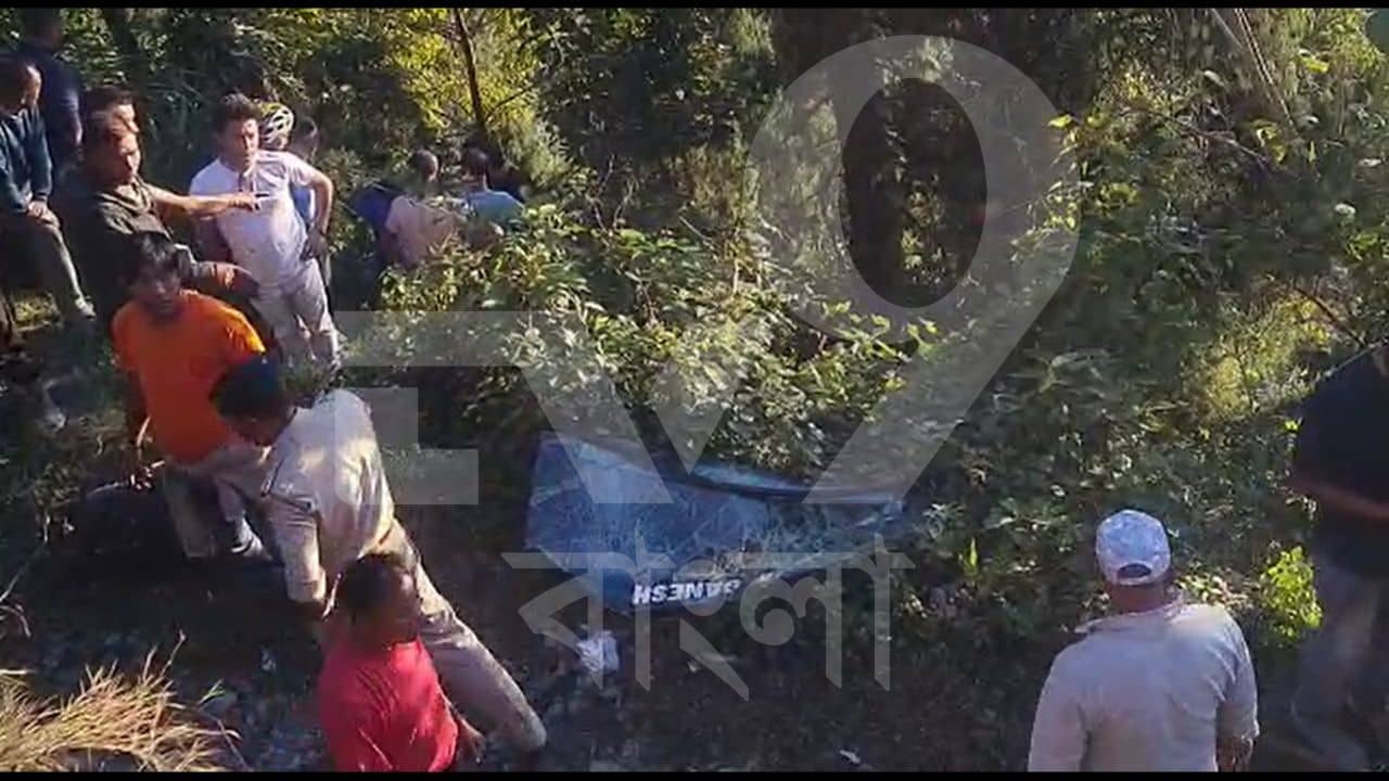 Road Accident: দার্জিলিং যাওয়ার রাস্তায় ভয়ঙ্কর পথ দুর্ঘটনা, কার্শিয়াঙে নিয়ন্ত্রণ হারিয়ে খাদে গাড়ি, মৃত ৪