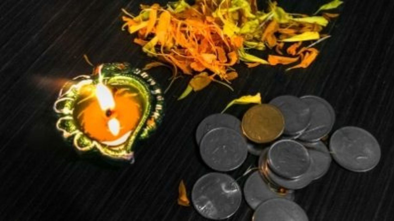 Dhanteras 2022: ১৭৮ বছর পর গুরু-শনির বিরল যোগ! সর্বার্থ সিদ্ধিকালে কেনাকাটা করলেই মিলবে ১৩ গুণ বেশি ধনসম্পত্তি