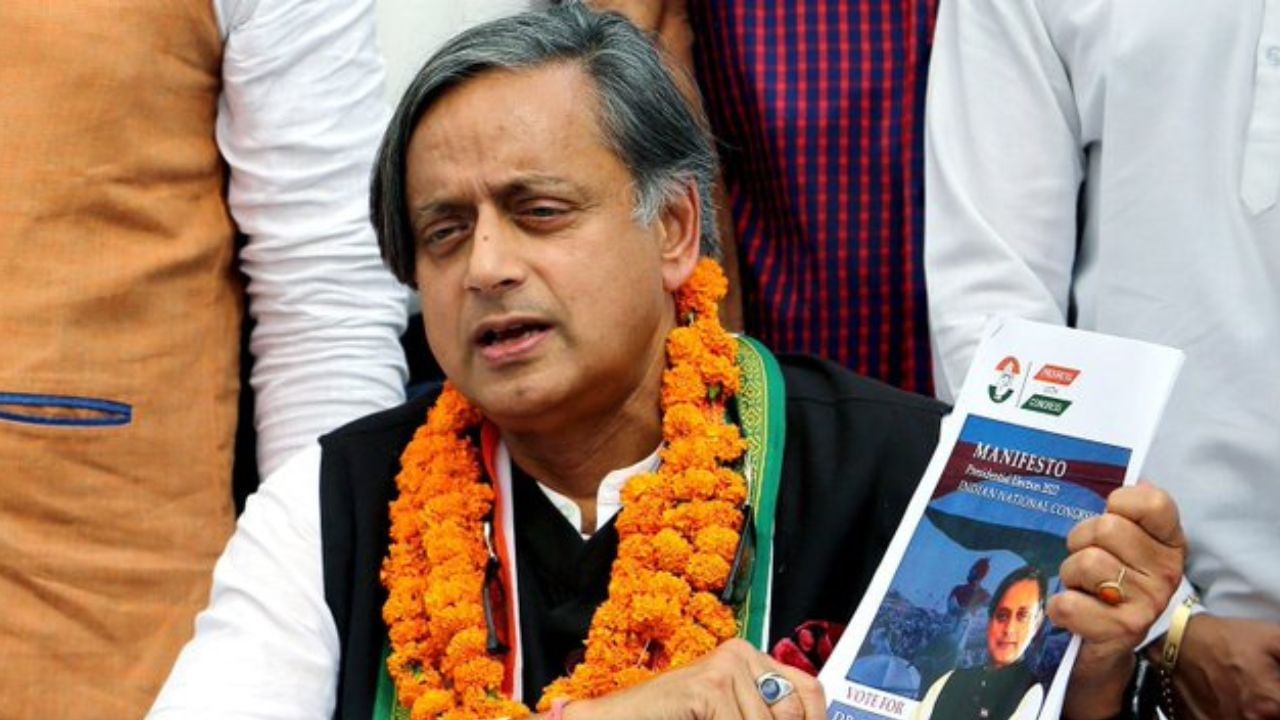 Shashi Tharoor: নির্বাচনের শেষবেলায় পক্ষপাতিত্বের অভিযোগ শশীর, রাতারাতি বদলানো হল ভোটের পদ্ধতি
