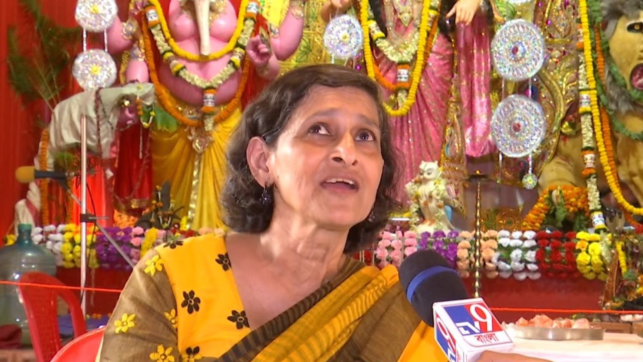 Durga Puja 2022: 'পুজো আর রাজনীতি এতটাই জড়িয়ে গিয়েছে...', স্বীকৃতির দড়ি টানাটানিতে অবাক নন তপতী