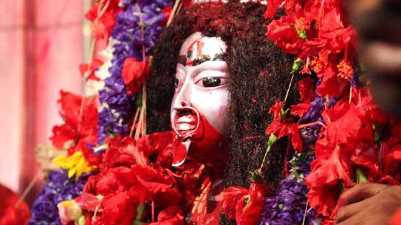 Tarapith: মন্দিরের বাইরে দিনভর রাজবেশে থাকবেন তারা মা, নিরাপত্তা বাড়ল তারাপীঠে