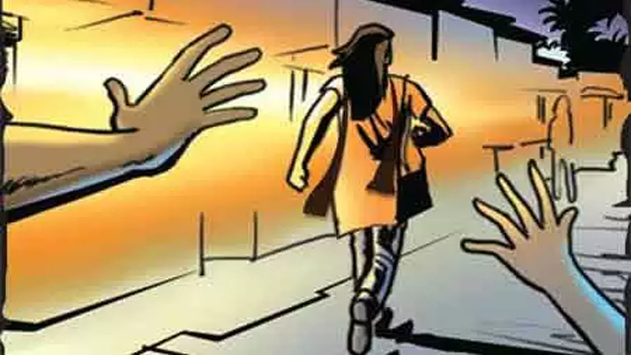 Molestation: দিনদুপুরে গলায় ব্লেড ধরে যুবতীর শ্লীলতাহানির অভিযোগ, মুখ বন্ধ করতে বাড়ি গিয়ে হুমকি