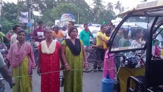 Jalpaiguri: মুরগি ধরতে এসে বস্তাবন্দি, থামছে না ফোঁস ফোঁস গর্জন