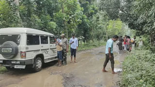 Malda TMC: বন্দুক হাতে সোশ্যাল মিডিয়ায় তৃণমূল নেতার ছবি ভাইরাল, ‘খেলনা’ বলে দাবি অভিযুক্তের