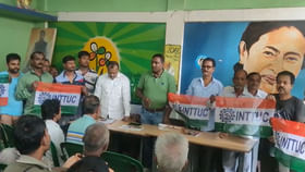 Lottery sellers: লটারি বিক্রেতাদের আন্দোলনের পাশে INTTUC, উত্তরবঙ্গে পথ চলা শুরু শাসকদলের নতুন সংগঠনের Lottery sellers: লটারি বিক্রেতাদের আন্দোলনের পাশে INTTUC, উত্তরবঙ্গে পথ চলা শুরু শাসকদলের নতুন সংগঠনের