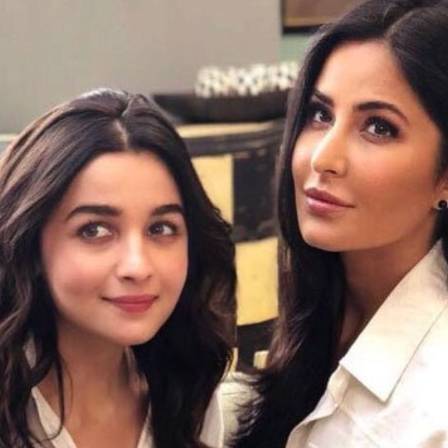 ইন্ডাস্ট্রিতে আলিয়া ভাট ও ক্যাটরিনা কাইফের বন্ধুত্বের কথা কারও অজানা নয়। এক সময় তাঁরা দাবি করতেন, তাঁরা নাকি বেস্ট ফেন্ড!একসঙ্গে বিভিন্ন অনুষ্ঠানে দেখাও যেত তাঁদের। 'বিএফএফ' লিখে ছবি পোস্ট করতে সোশ্যাল মিডিয়ায়। 