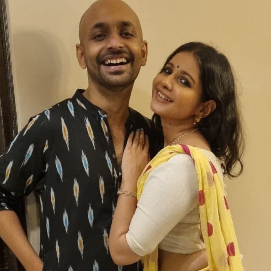 এ পার্টিতে হাজির ছিলেন শোলাঙ্কিও। হাজির ছিলেন অভিনেত্রী অঙ্গনা রায়ও। যাকে কিছুদিন আগেই সোহিনী সরকার অভিনীত 'শ্রীকান্ত' সিরিজে সোহিনীর ছোটবেলা চরিত্রে দেখা গিয়েছে। 