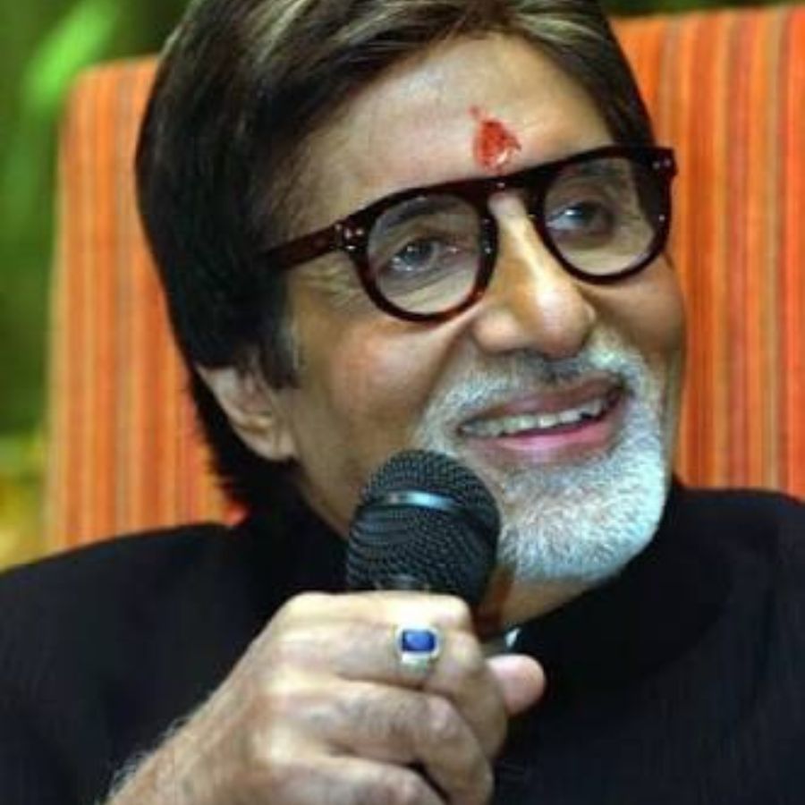 New Year Celebrations: From Amitabh Bachchan to Priyanka Chopra; how  Bollywood celebs ring in 2021