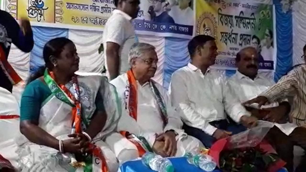 Trinamool Congress: 'ডাকা হয়নি পঞ্চায়েত স্তরের একাধিক নেতাকে', শাসকদলের বিজয়া সম্মিলনী ঘিরে উঠল প্রশ্ন