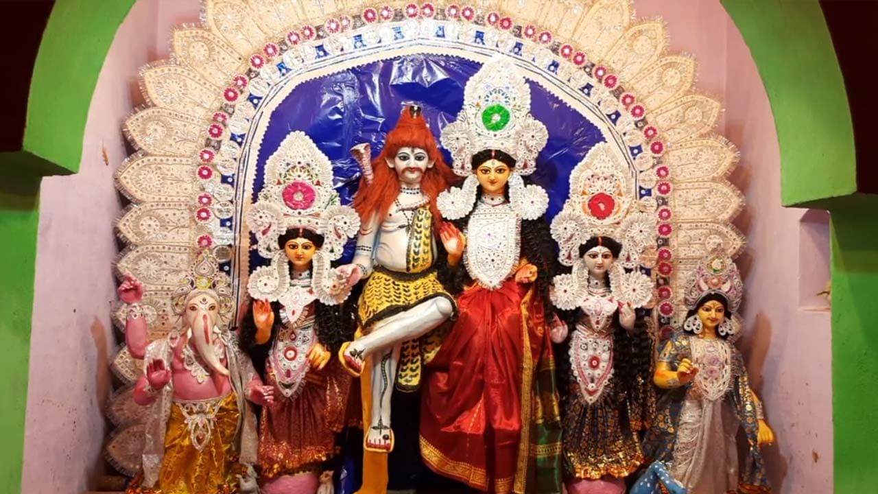 Durga Puja: কার্তিক অমাবস্যায় দেবী দুর্গার আরাধনা, ৩০০ বছরের পুরনো রক্ষিতদের এই পুজো