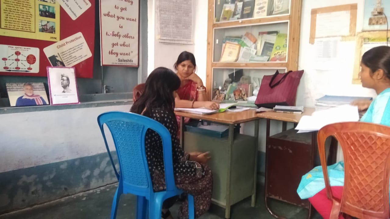 Blood Sell: মোবাইল কেনার টাকা নেই, হাসপাতালে রক্ত বিক্রি করতে এল নাবালিকা