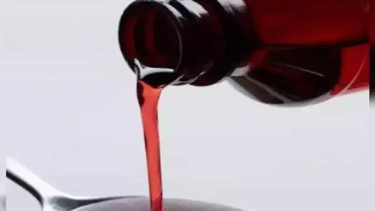 Cough Syrup: খুচরো বাজারে কোডিনযুক্ত কফ সিরাপের অপব্যবহার রুখতে কঠোর হবে কেন্দ্র Cough Syrup: খুচরো বাজারে কোডিনযুক্ত কফ সিরাপের অপব্যবহার রুখতে কঠোর হবে কেন্দ্র