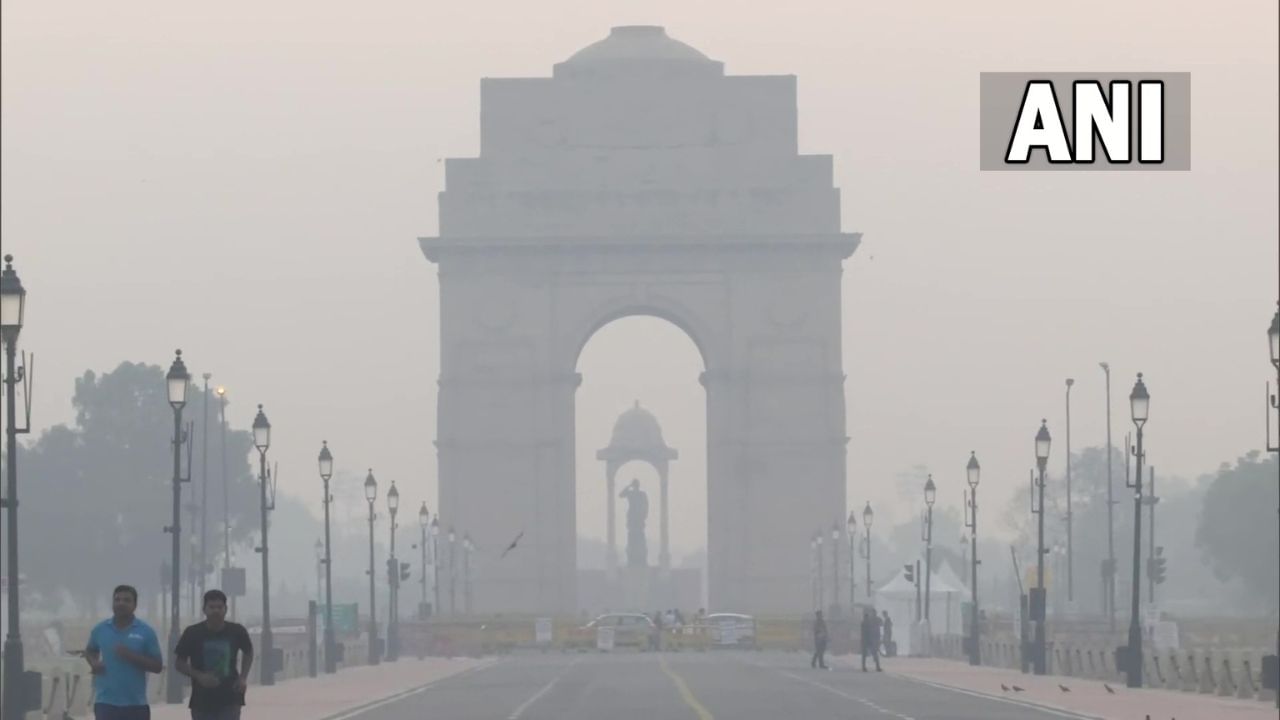 Delhi Air quality: দূষণের ঠেলায় ঢাকা পড়েছে সূর্য, রাজধানীতে শ্বাস নেওয়াই দায় দীপাবলিতে