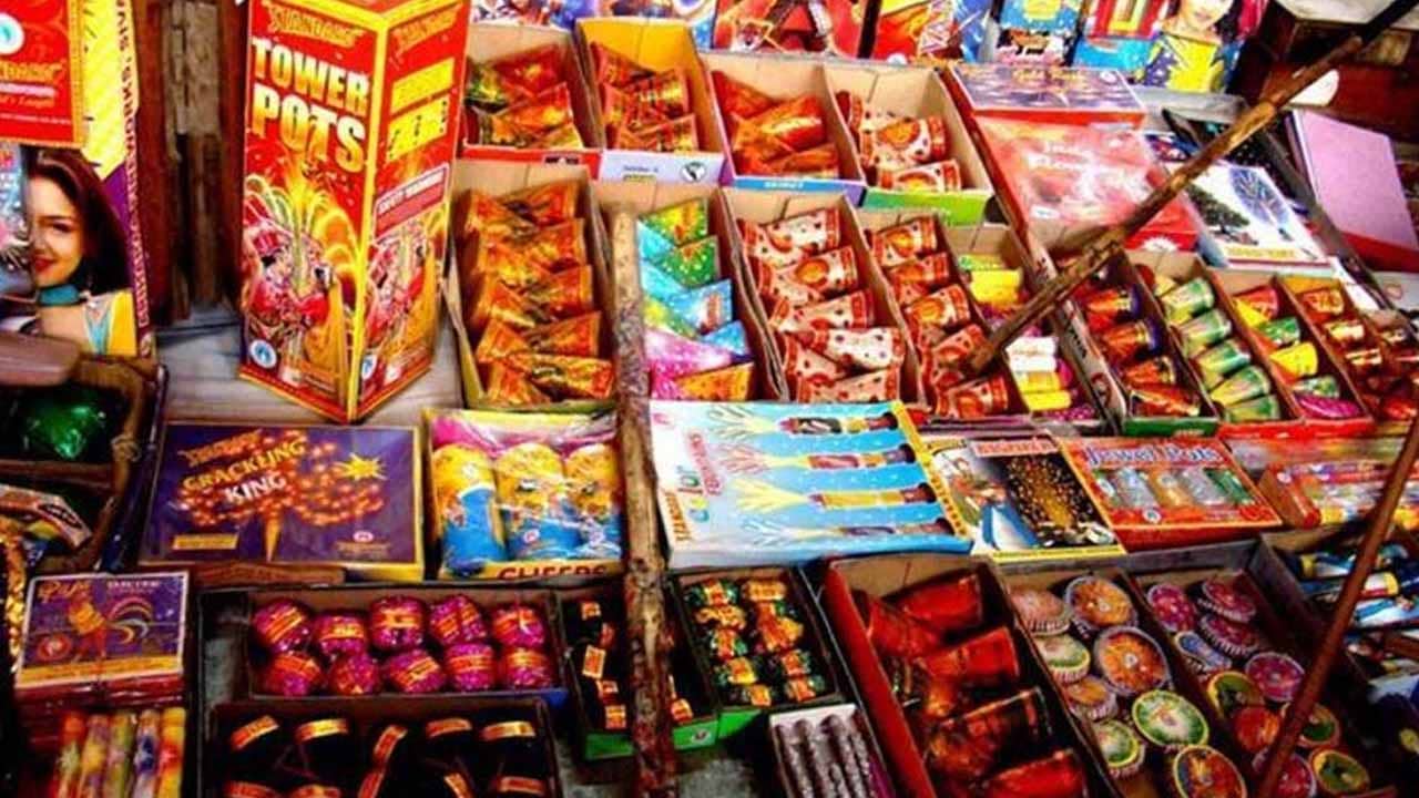 Basirhat: কালীপুজোর আগে সীমান্ত থেকে উদ্ধার শব্দবাজি, গ্রেফতার ১