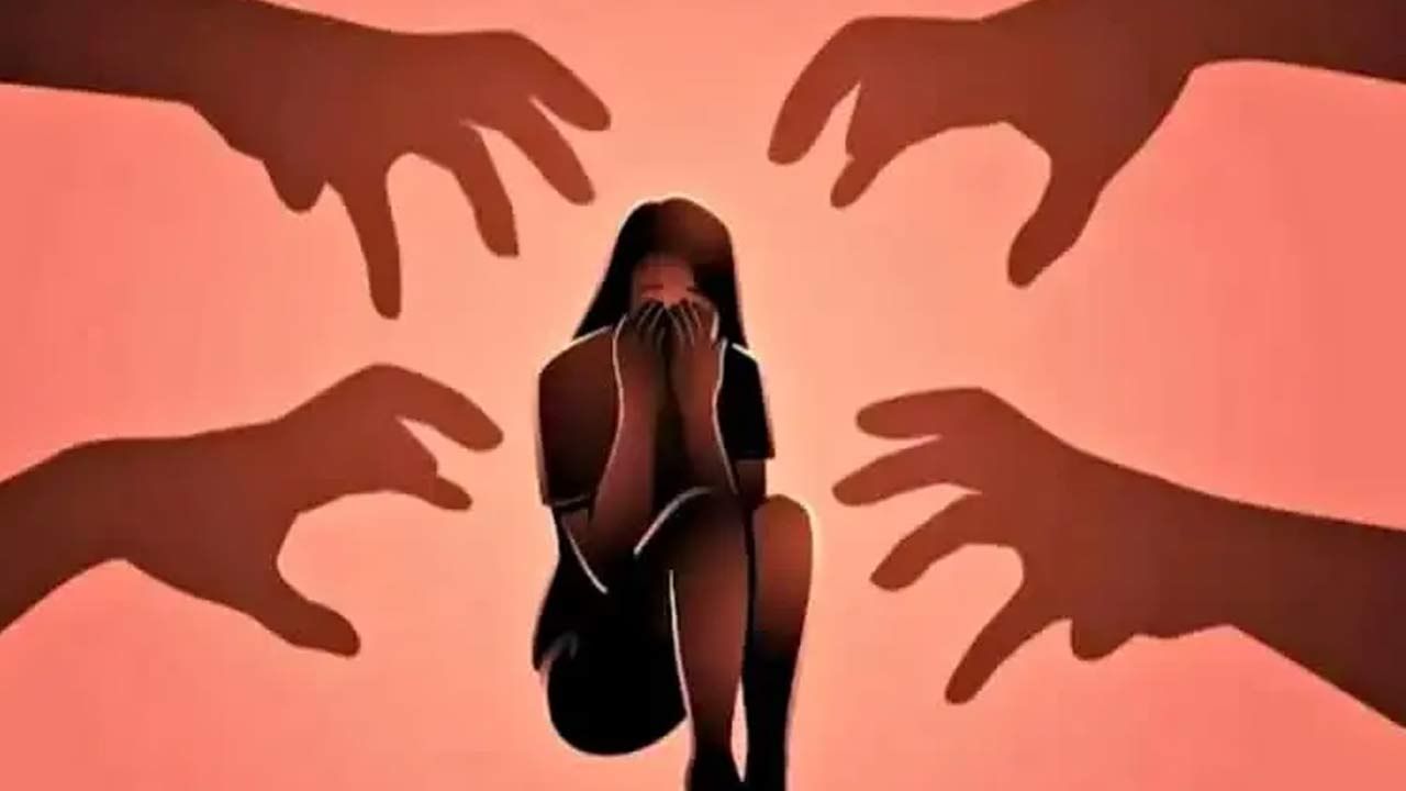 Woman Abused: প্রেমিকার ‘গণধর্ষণ’ দাঁড়িয়ে দাঁড়িয়ে দেখলেন ‘নিরুপায়’ প্রেমিক! গ্রেফতার ৫