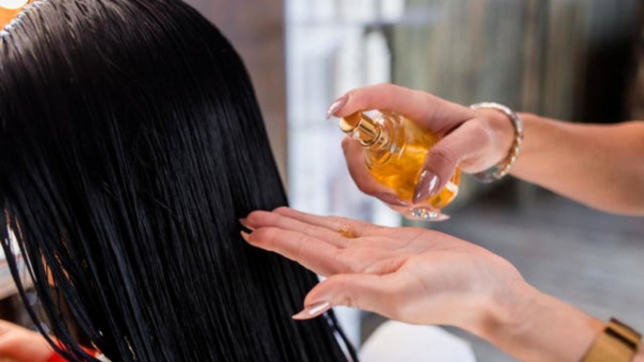 Hair Oiling Mistakes: মাথায় তেল ব্যবহার করার সময় এই ৬ ভুল করলেই হারাতে পারেন সাধের চুল!